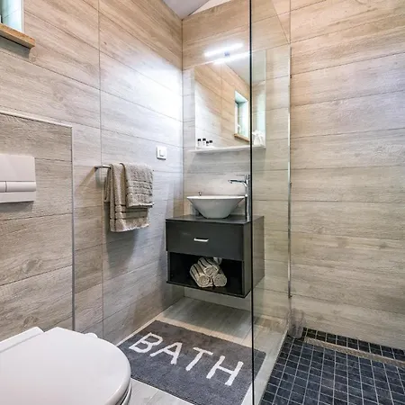Holiday home Beautiful In With Wifi Kunj