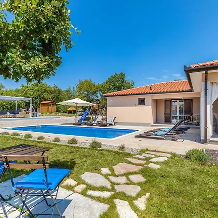Beautiful In With Wifi Holiday home Kunj